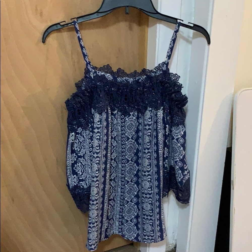 Open shoulder shirt